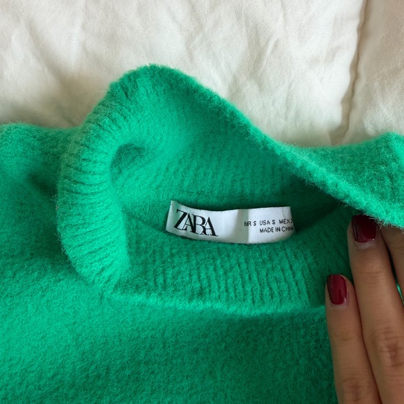 ZARA Green Cropped Fuzzy Turtleneck Sweater | Cozy Chic - Picture 4 of 4
